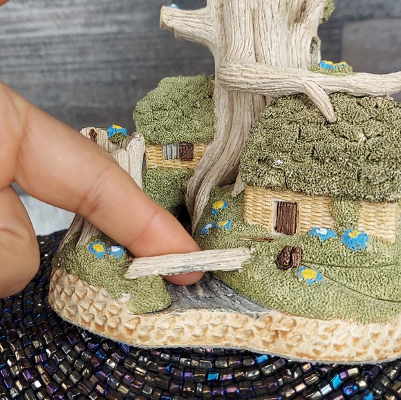 Robin Hood's Hideaway 1986 by David Winter - Picture 5 of 13